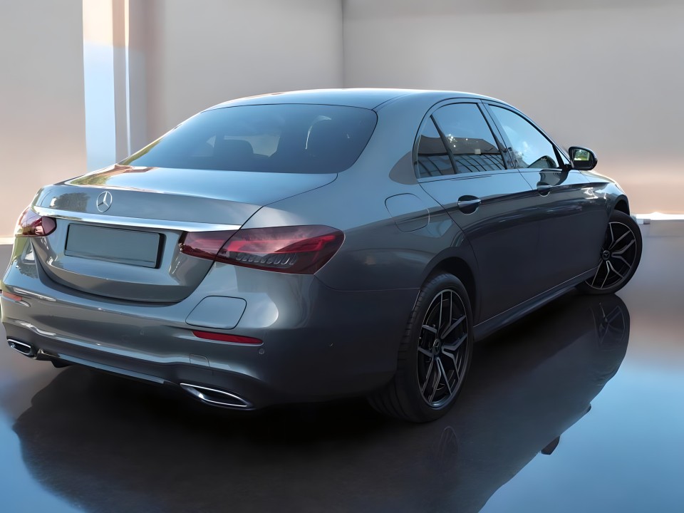 Mercedes-Benz E 300e 4MATIC AMG Line (3)
