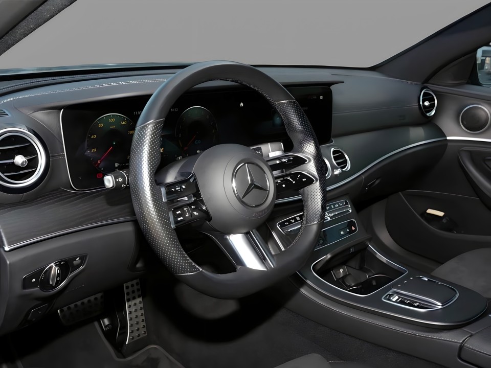 Mercedes-Benz E 300e 4MATIC AMG Line (4)