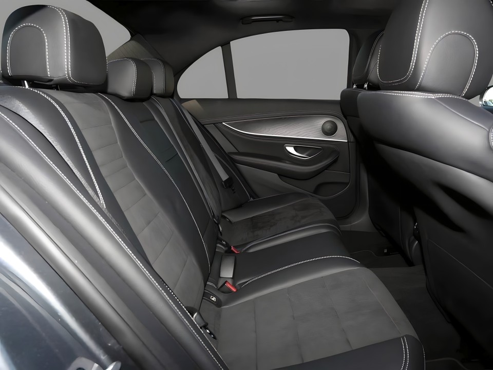 Mercedes-Benz E 300e 4MATIC AMG Line (5)