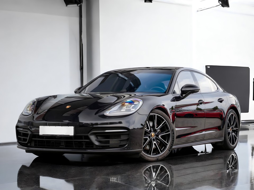 Porsche Panamera 4 E-Hybrid Platinum Edition