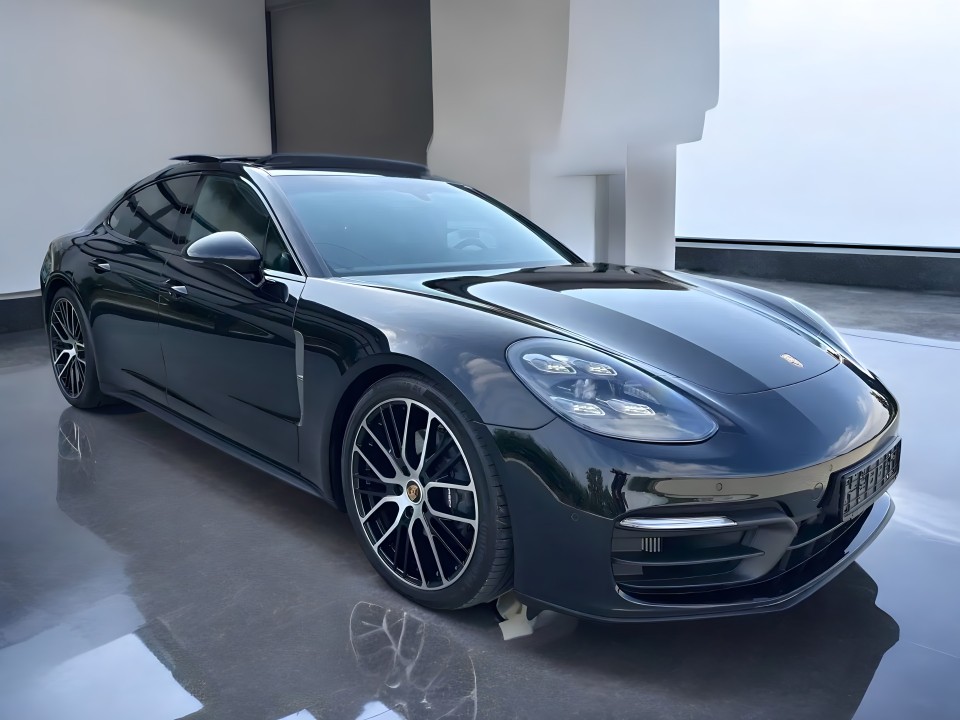 Porsche Panamera 4 Platinum Edition