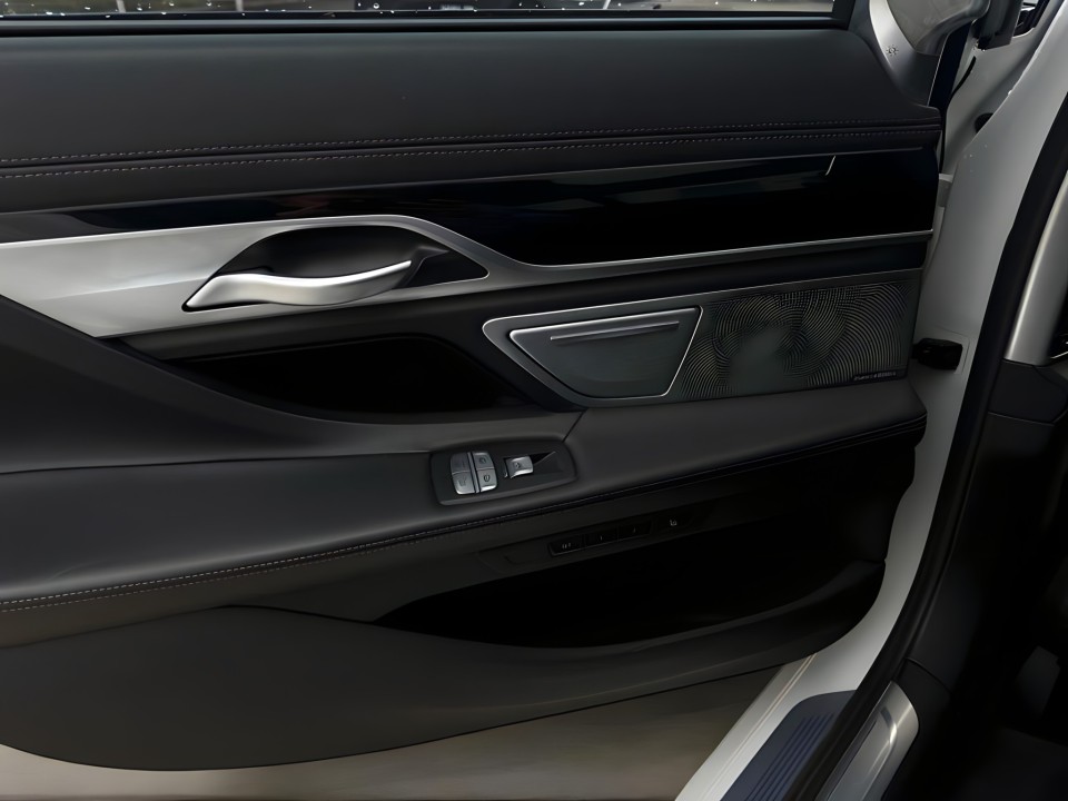 BMW Seria 7 750 Li xDrive M-Sport - foto 14
