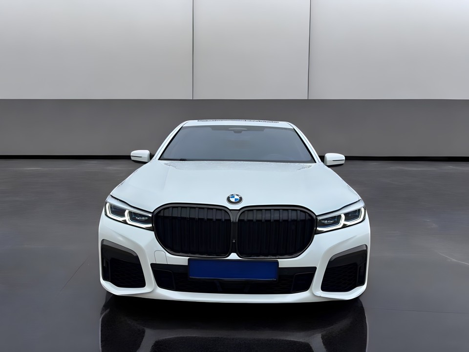 BMW Seria 7 750 Li xDrive M-Sport (2)