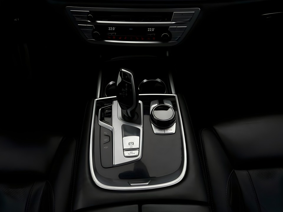 BMW Seria 7 750 Li xDrive M-Sport - foto 12