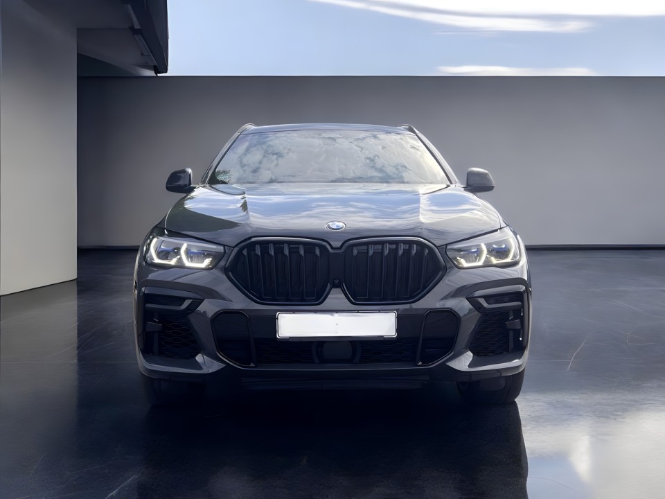 BMW X6 M50i (2)