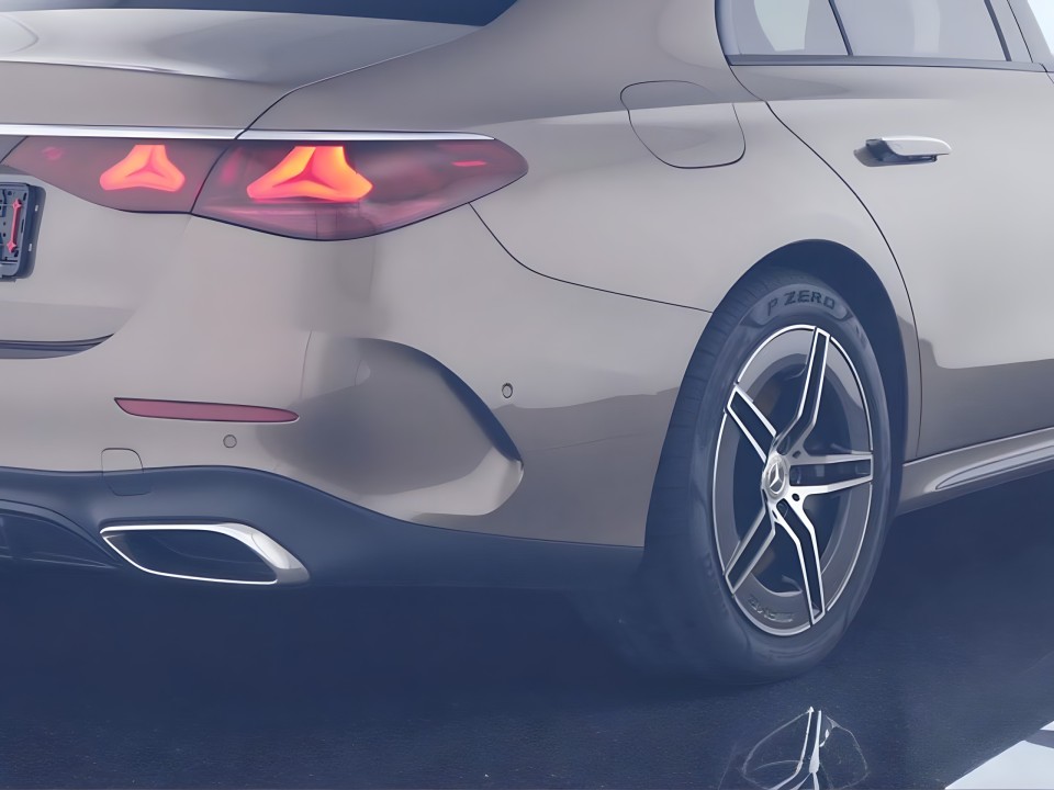 Mercedes-Benz E 450 4MATIC AMG - foto 9