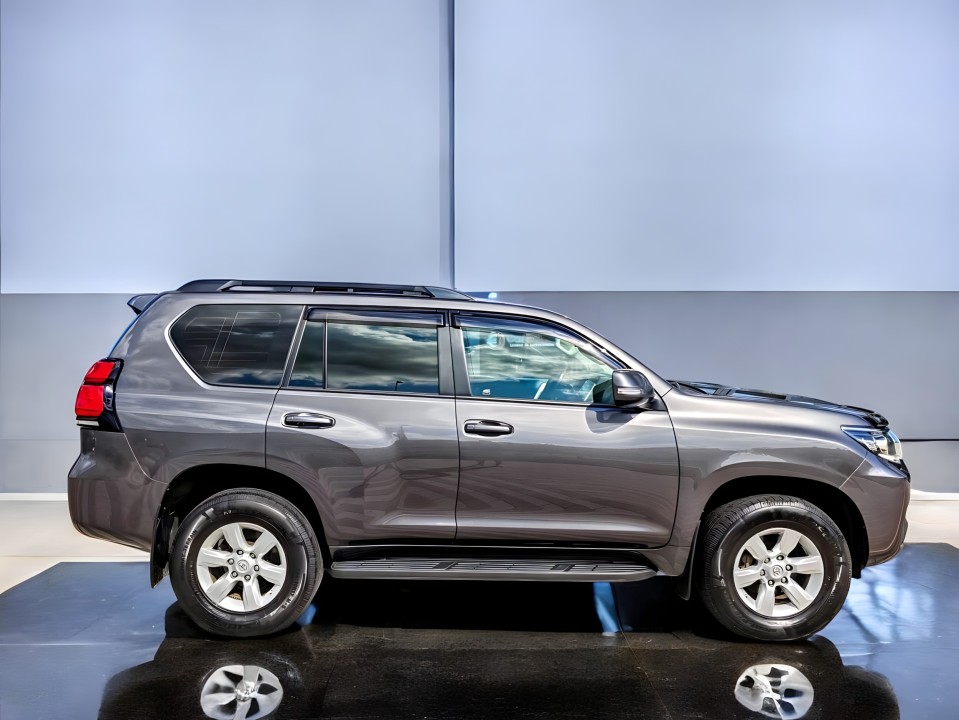 Toyota Land Cruiser 2.8 Luxury (3)