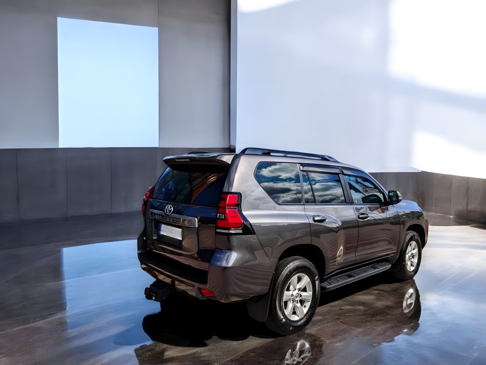 Toyota Land Cruiser 2.8 Luxury (4)