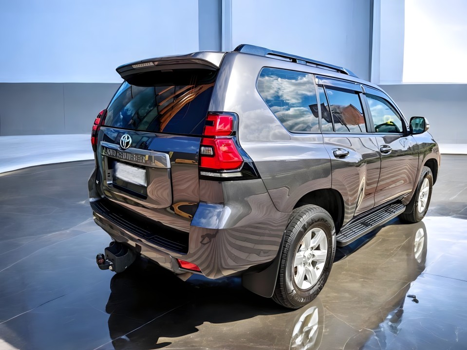 Toyota Land Cruiser 2.8 Luxury (5)