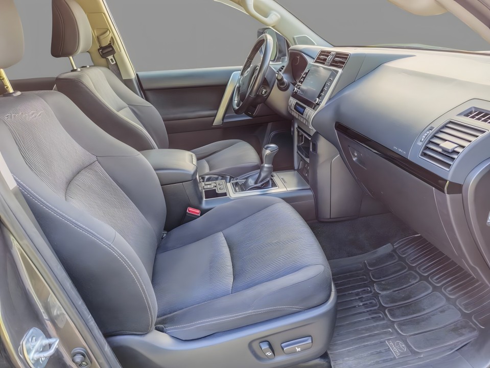 Toyota Land Cruiser 2.8 Luxury - foto 9