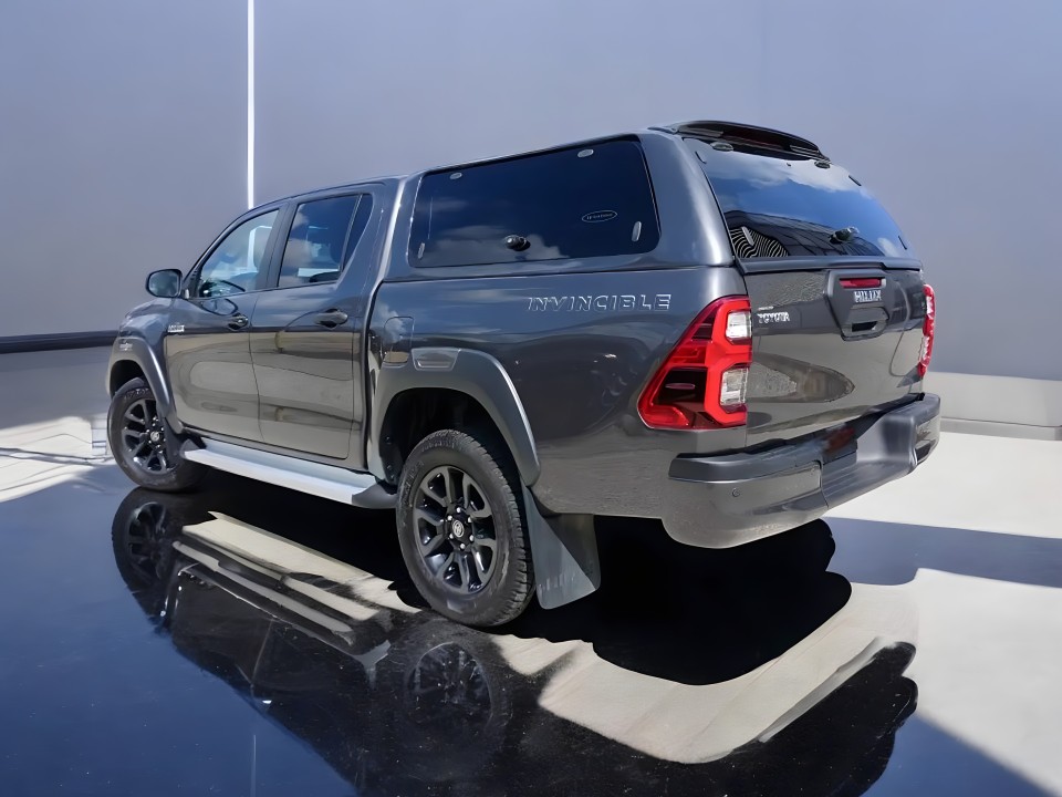 Toyota Hilux Double Cab Invincible (3)