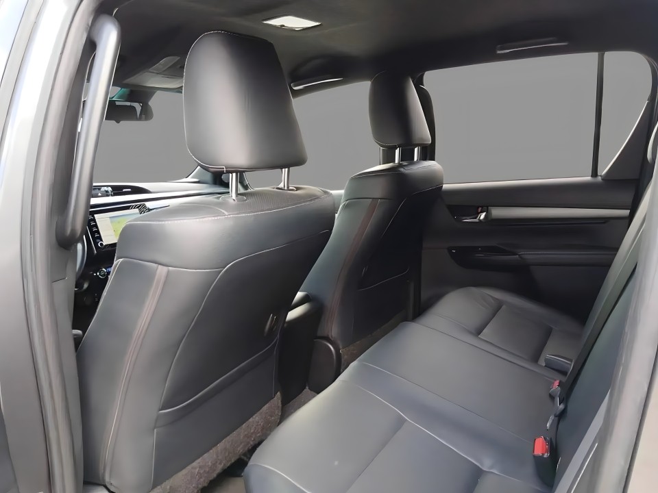 Toyota Hilux Double Cab Invincible - foto 12