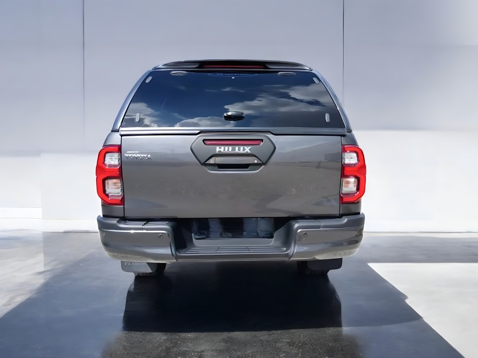 Toyota Hilux Double Cab Invincible (2)