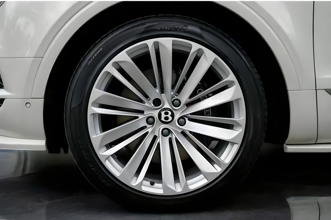 Bentley Bentayga - foto 9