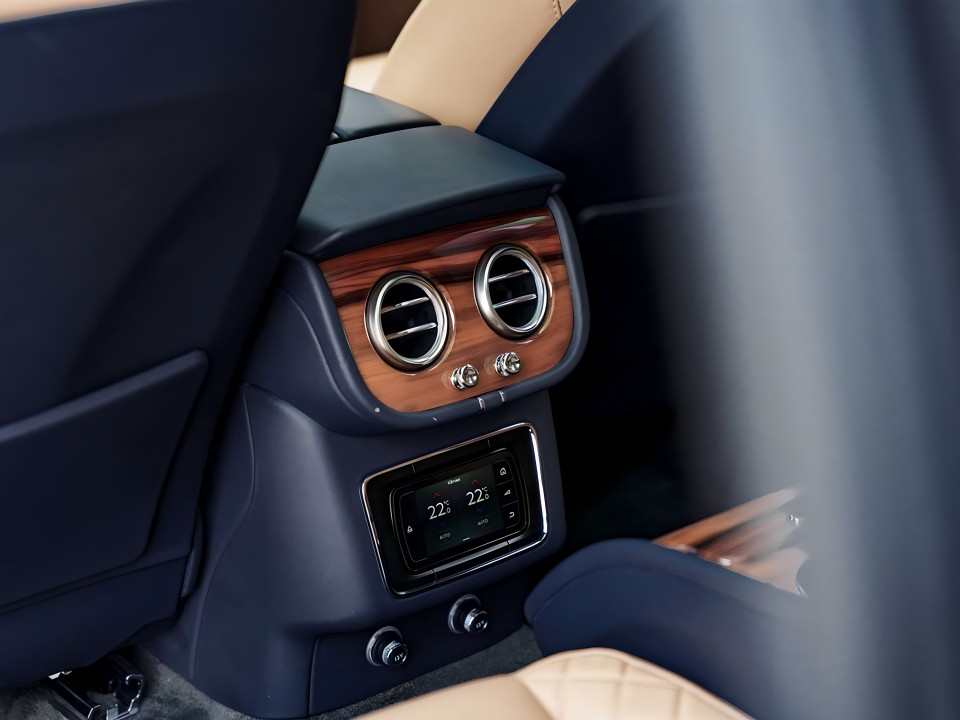 Bentley Bentayga Hybrid - foto 16