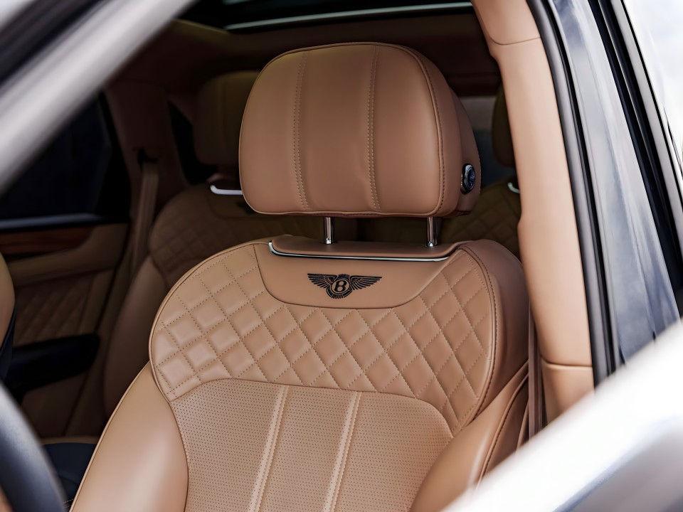 Bentley Bentayga Hybrid - foto 13