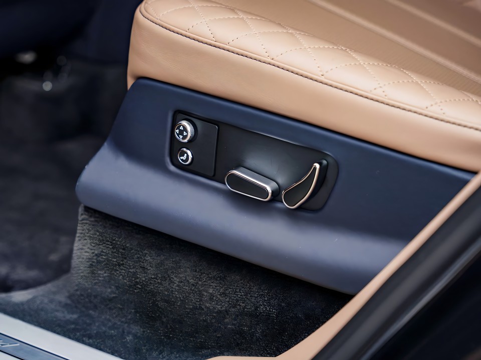 Bentley Bentayga Hybrid - foto 17