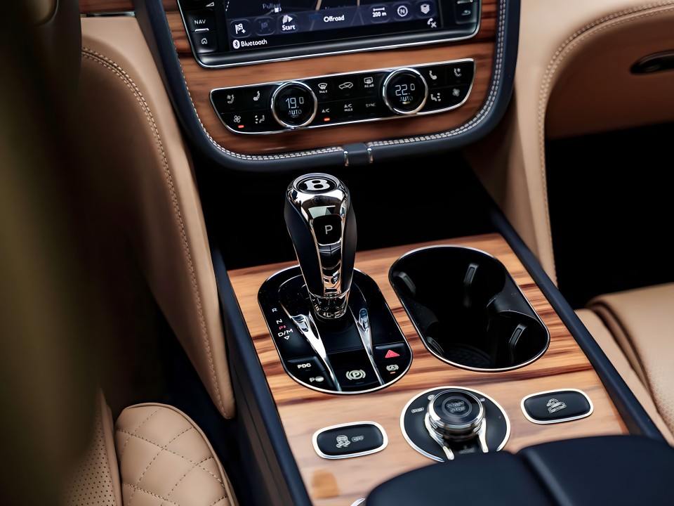 Bentley Bentayga Hybrid - foto 19