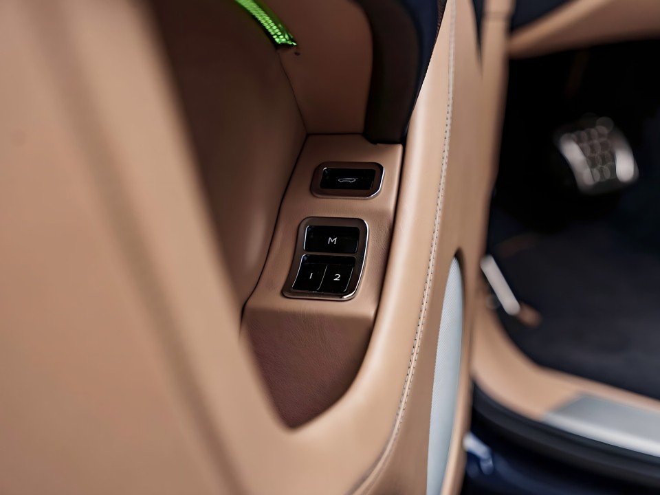 Bentley Bentayga Hybrid - foto 14