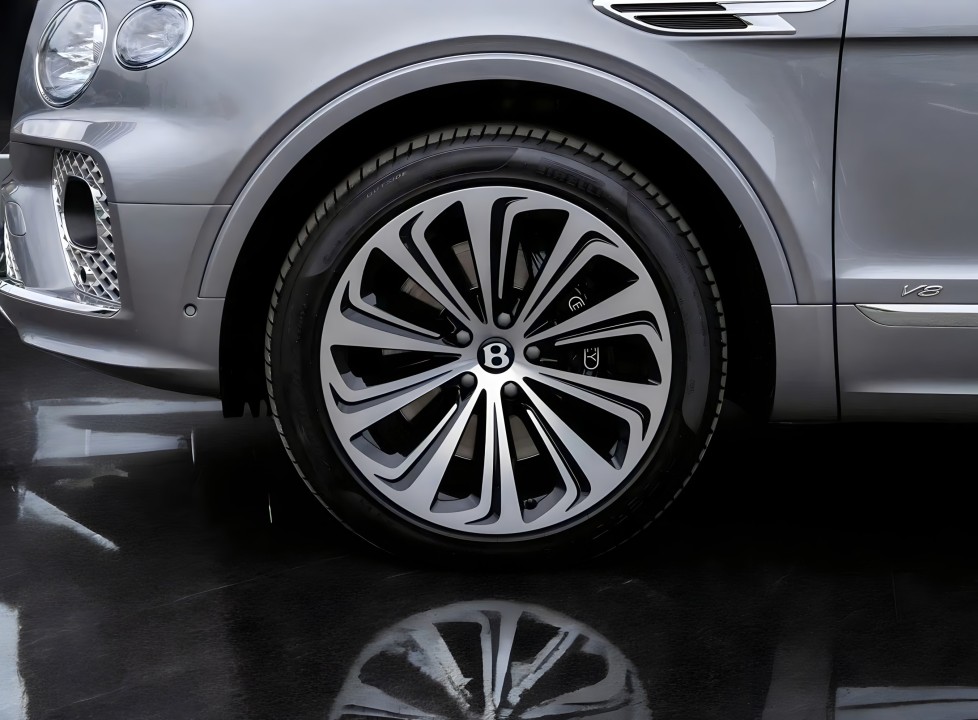 Bentley Bentayga V8 First Edition - foto 14