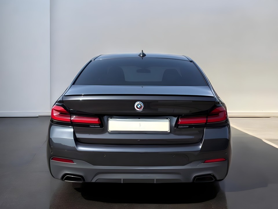 BMW Seria 5 520d xDrive M-Sport (4)