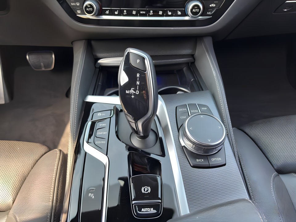 BMW Seria 5 520d xDrive M-Sport - foto 14