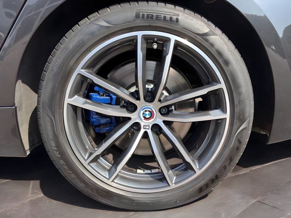 BMW Seria 5 520d xDrive M-Sport - foto 18