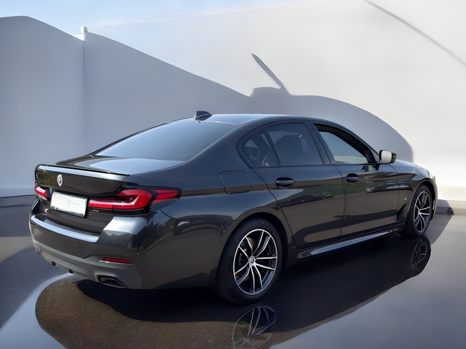 BMW Seria 5 520d xDrive M-Sport (3)