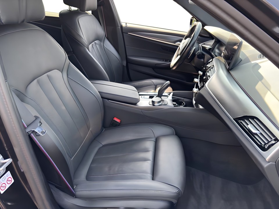 BMW Seria 5 520d xDrive M-Sport - foto 12