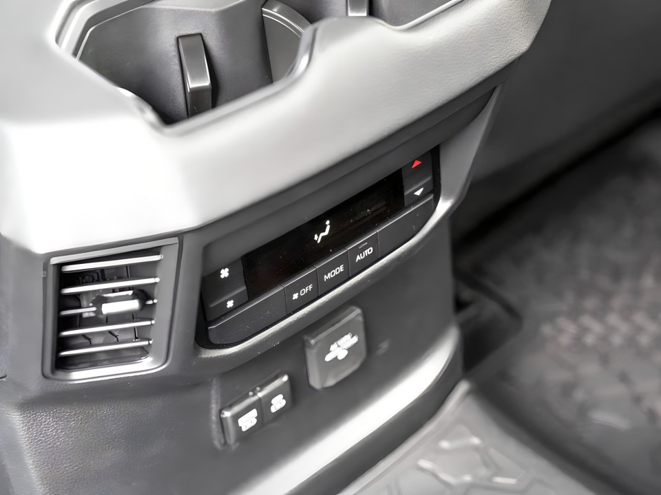 Toyota Sequoia TRD PRO - foto 23