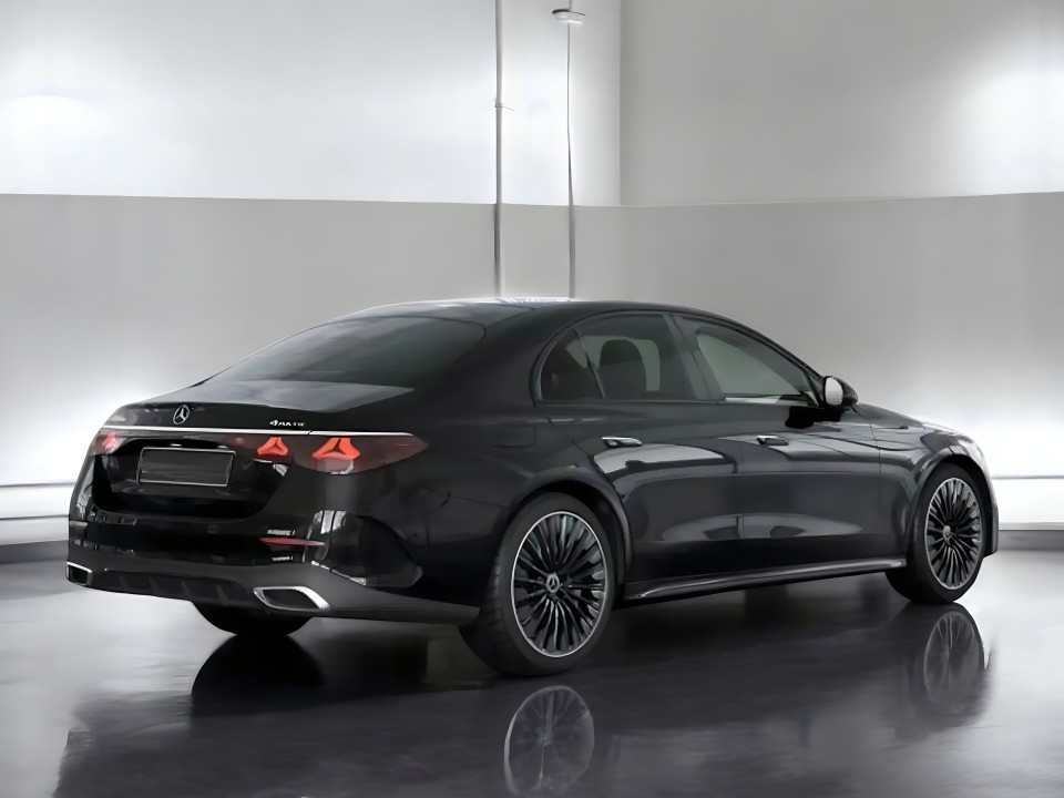 Mercedes-Benz E 300de 4MATIC AMG (2)