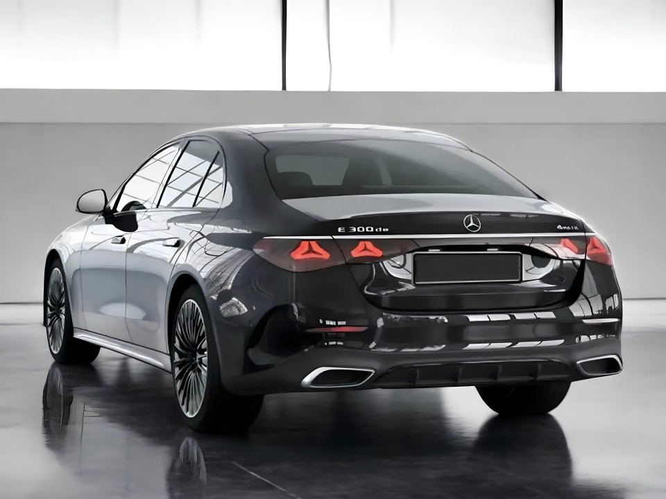Mercedes-Benz E 300de 4MATIC AMG (3)