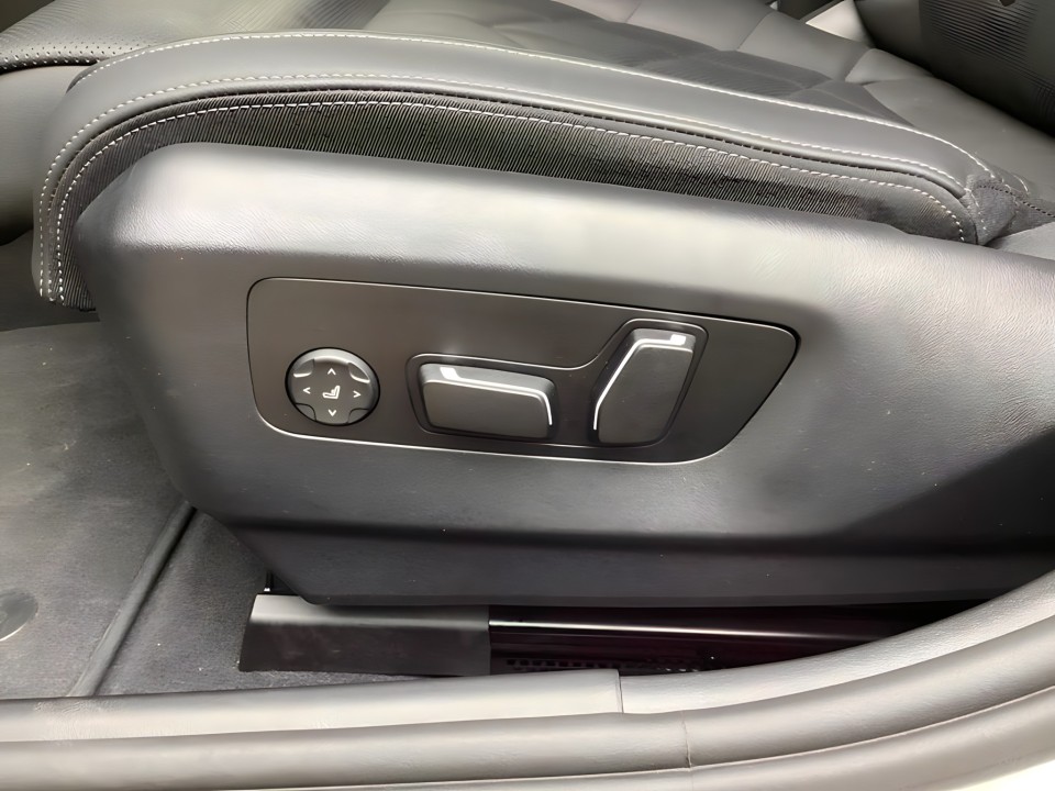 BMW Seria 5 520d xDrive - foto 20