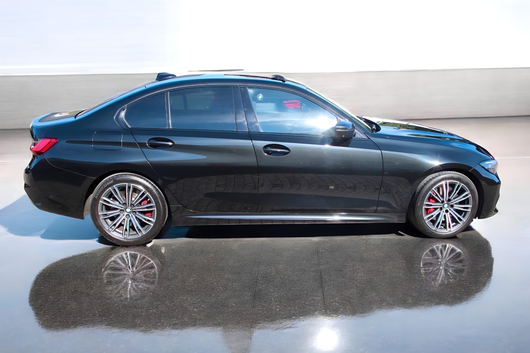 BMW Seria 3 330i xDrive (2)