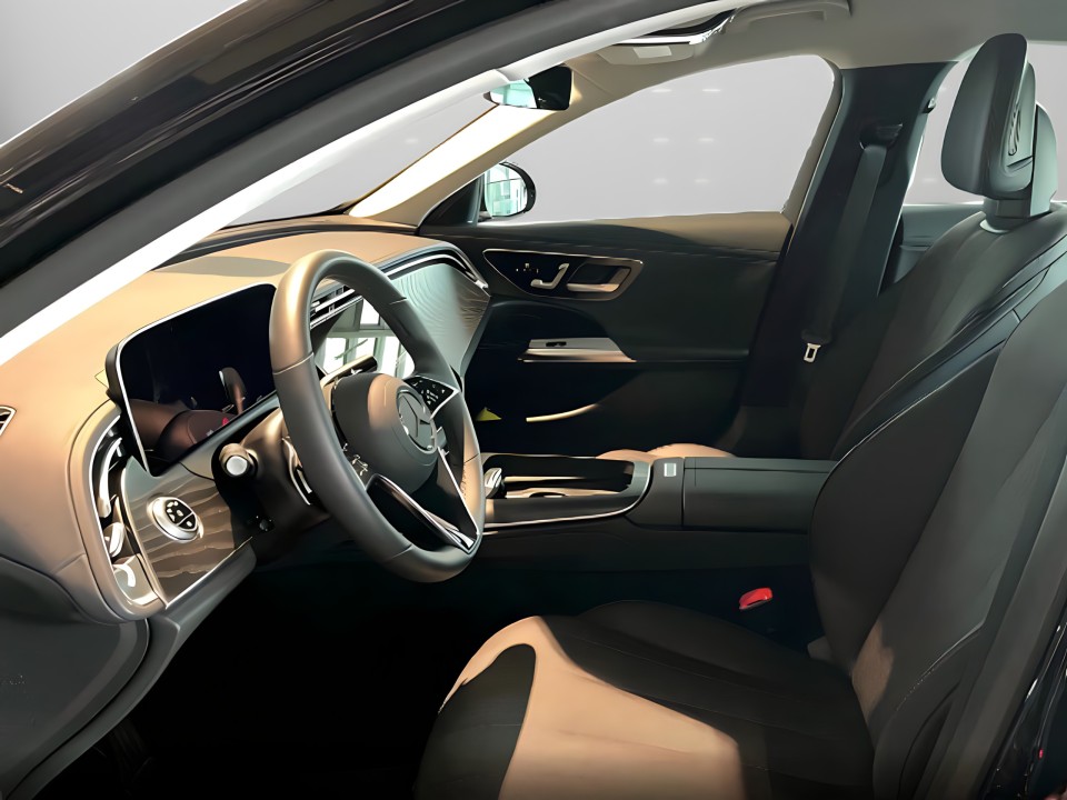 Mercedes-Benz E 300e 4MATIC AMG - foto 12