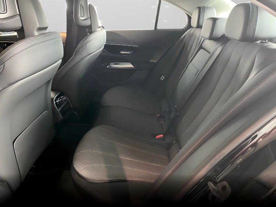 Mercedes-Benz E 300e 4MATIC AMG - foto 15