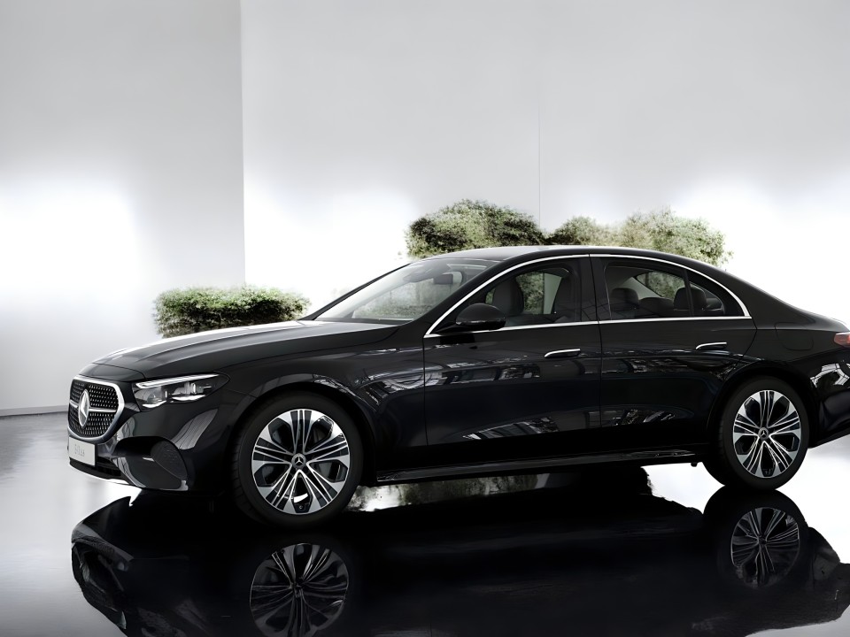 Mercedes-Benz E 300e 4MATIC AMG - foto 9