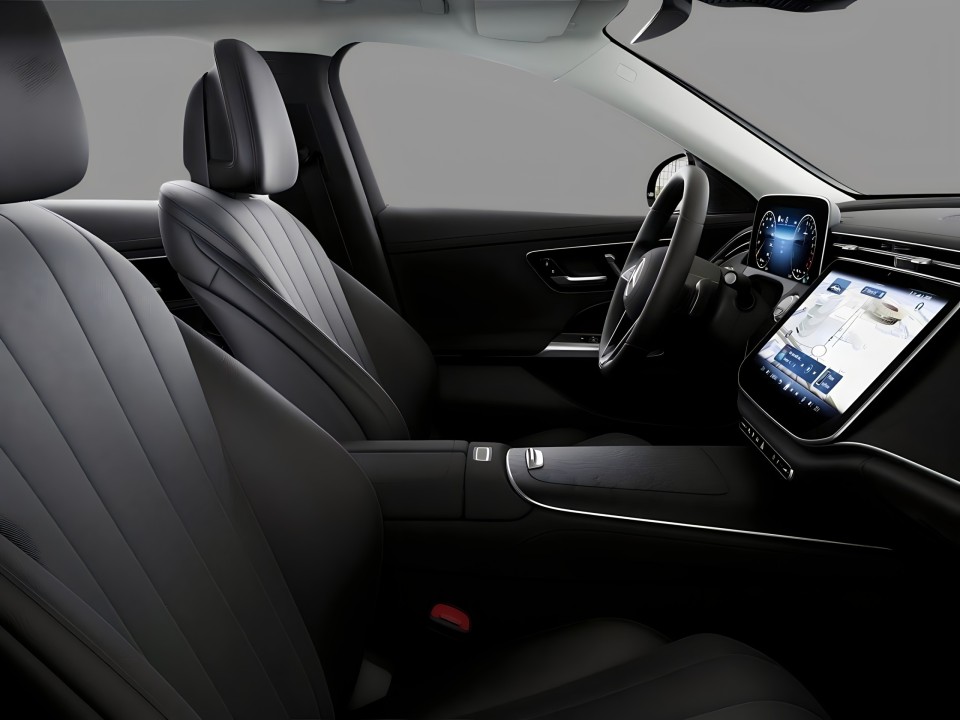 Mercedes-Benz E 300e 4MATIC AMG - foto 14