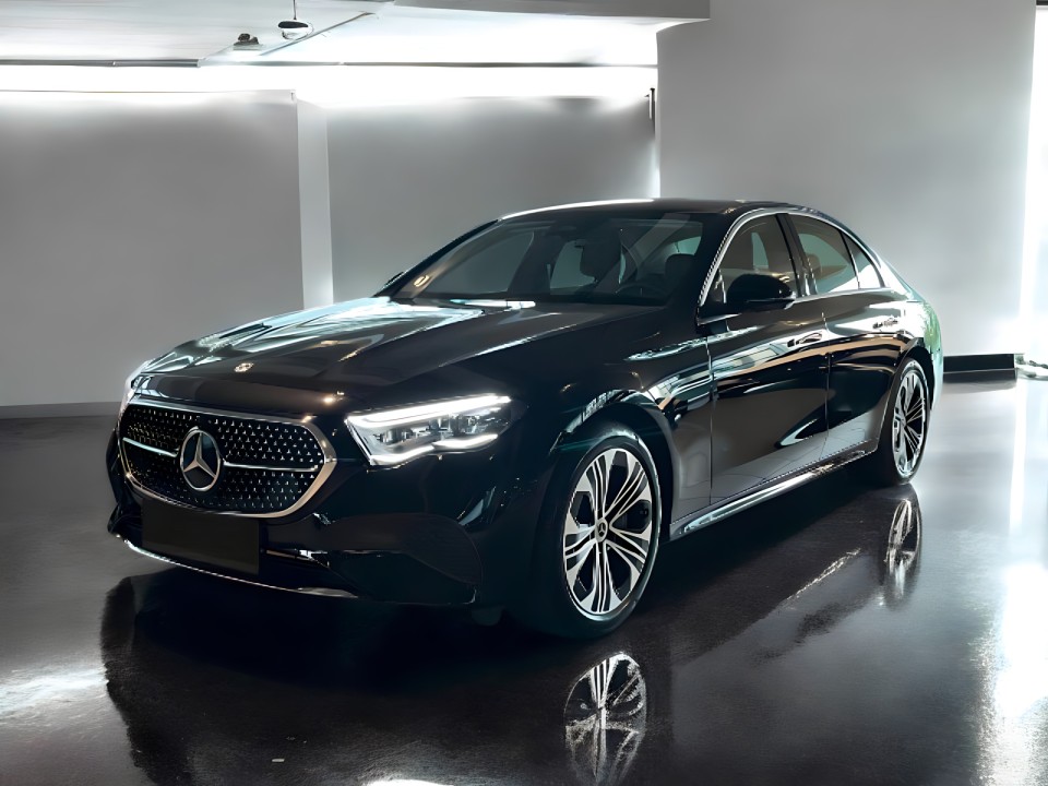 Mercedes-Benz E 300e 4MATIC AMG (5)