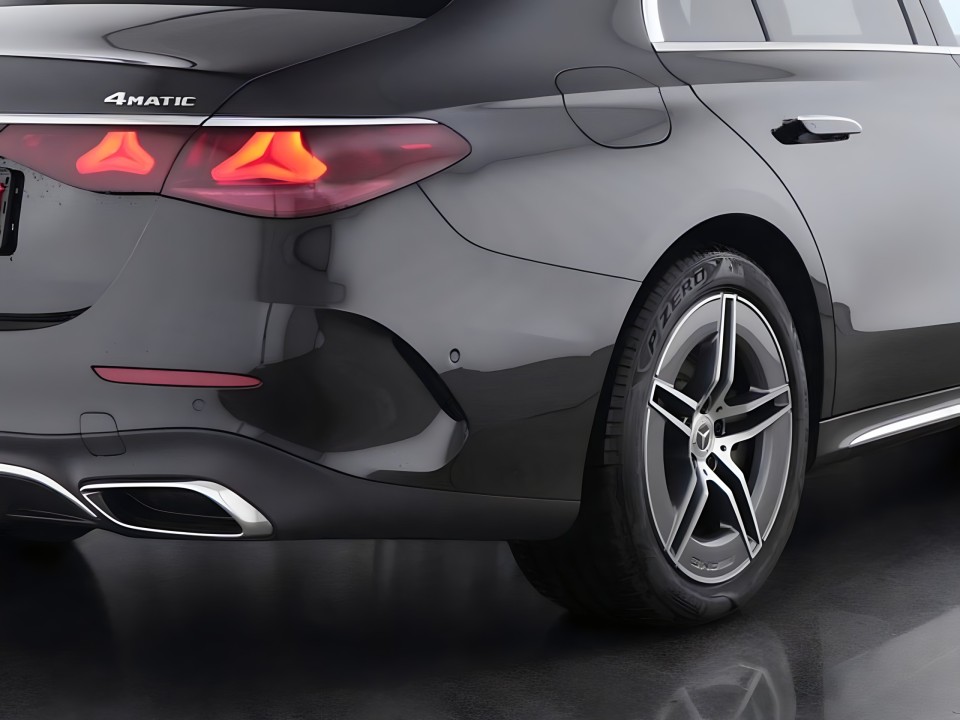 Mercedes-Benz E 300e 4MATIC - foto 14