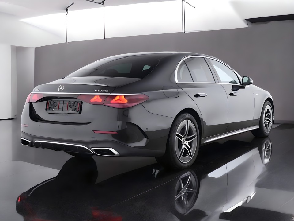 Mercedes-Benz E 300e 4MATIC (2)