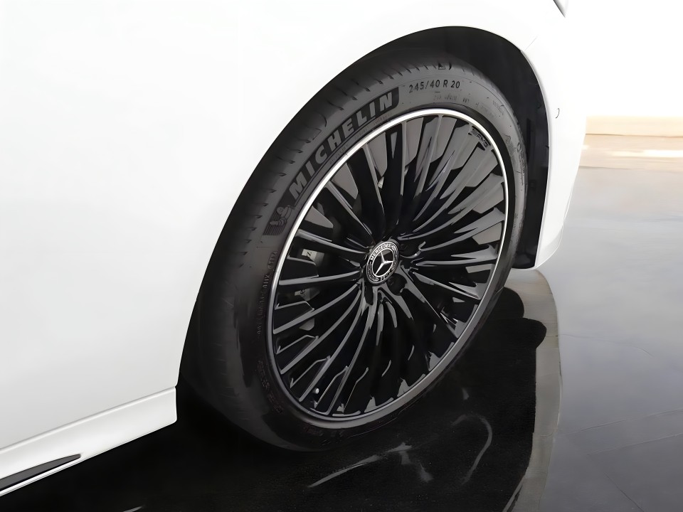 Mercedes-Benz E 300e 4MATIC AMG - foto 13