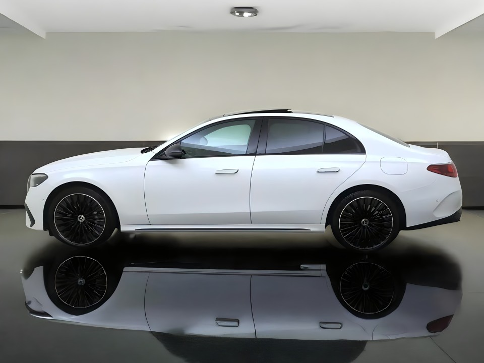 Mercedes-Benz E 300e 4MATIC AMG (2)