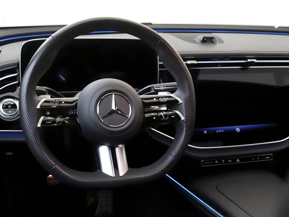 Mercedes-Benz E 300e 4MATIC AMG - foto 6