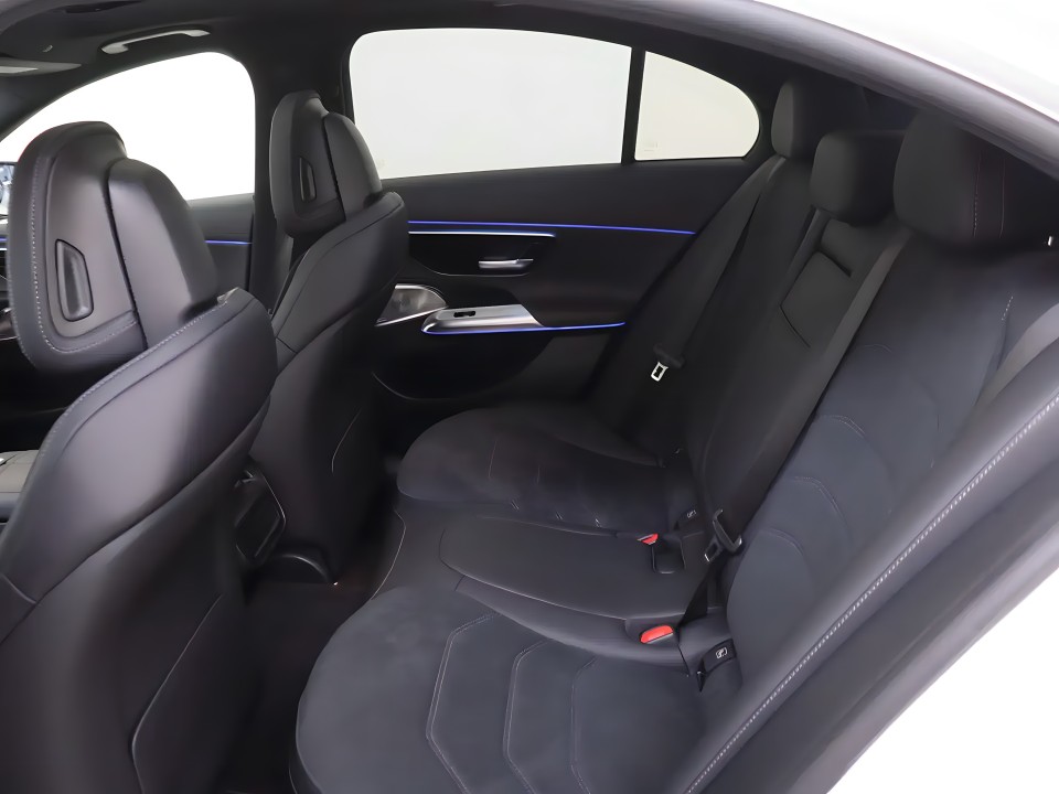 Mercedes-Benz E 300e 4MATIC AMG - foto 11