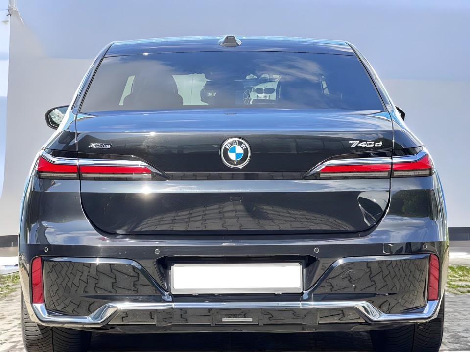 BMW Seria 7 740d xDrive (3)
