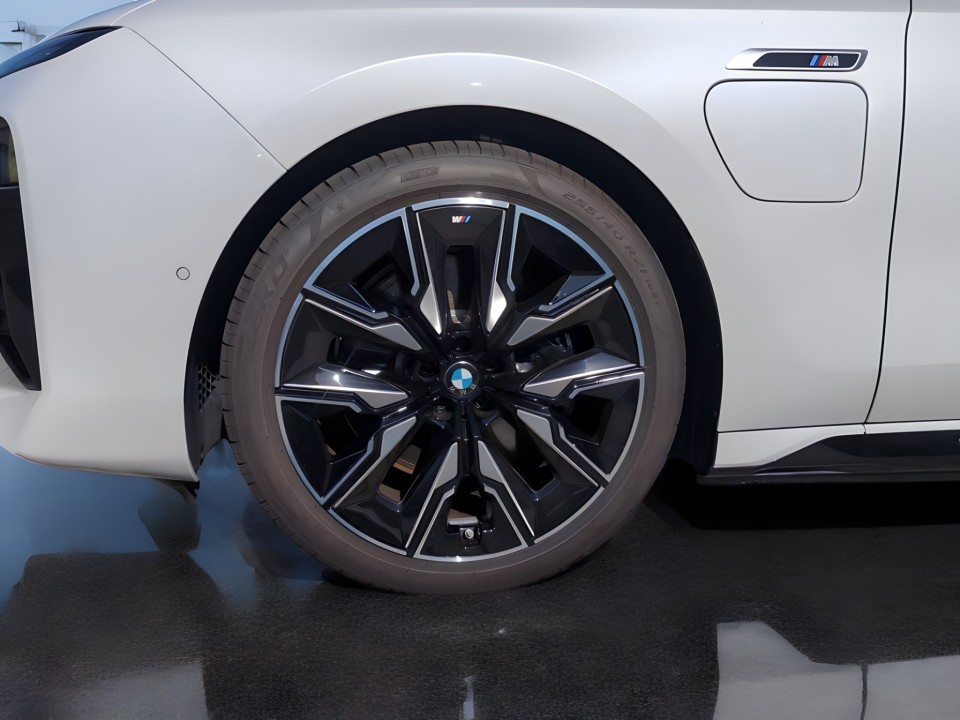 BMW Seria 7 M760e xDrive - foto 18