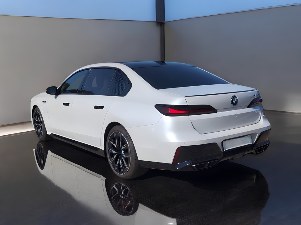 BMW Seria 7 M760e xDrive (5)
