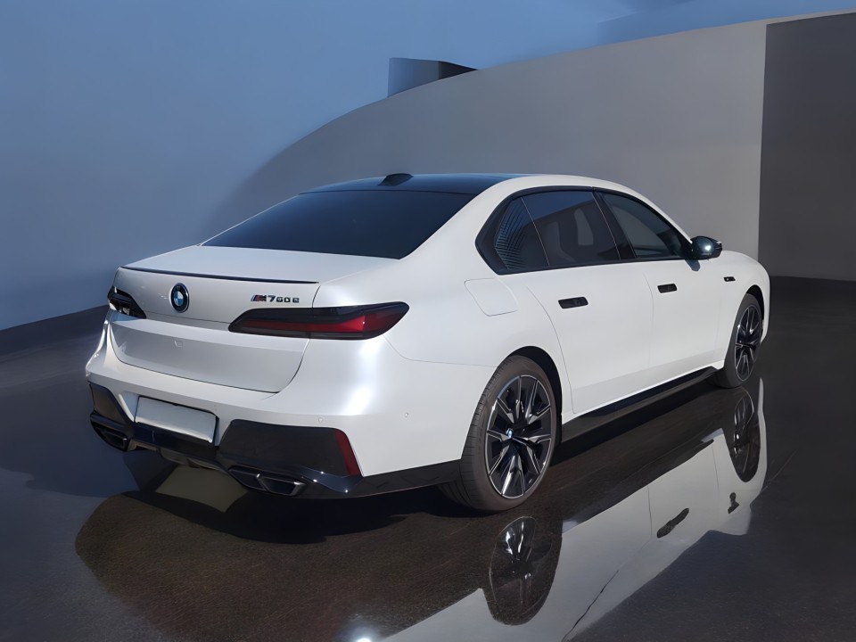 BMW Seria 7 M760e xDrive (3)
