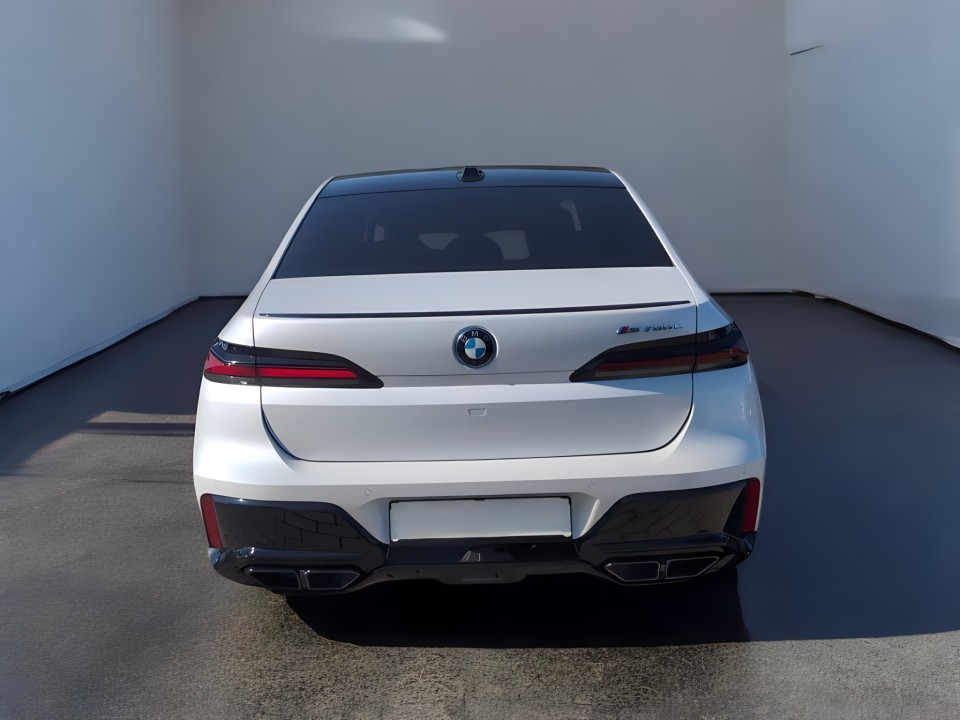 BMW Seria 7 M760e xDrive (4)